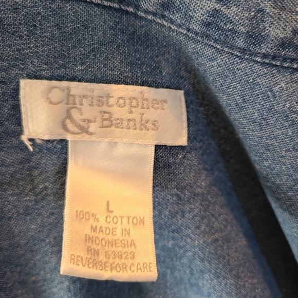 🎄Vintage Christmas Embroidered Button Down Denim Shirt Size Large - Picture 8 of 8